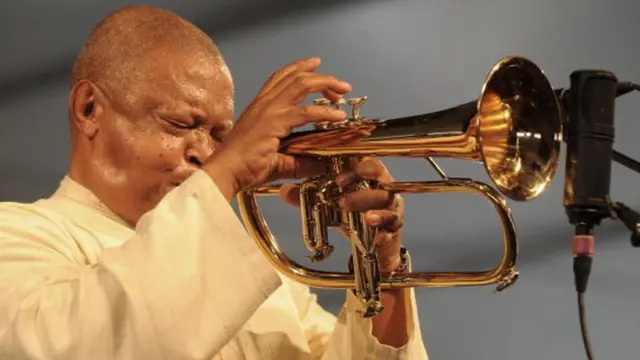 Виступ Хью Масекела у 2009 році на джазовому фестивалі в Новому Орлеані, США