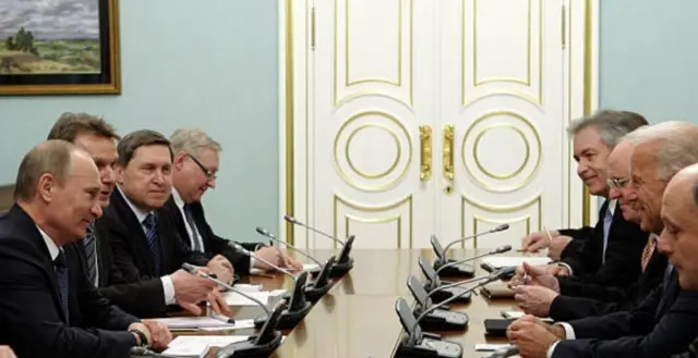 د ۲۰۱۱ کال د مارچ پر لسمه پوتین او بایډن مسکو کې ناسته لري.