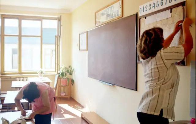 У багатьох українських школах батьки допомагають організовувати класи