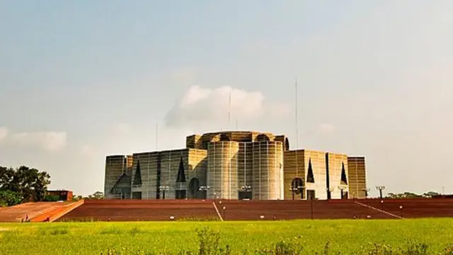 ঢাকায় জাতীয় সংসদ ভবন