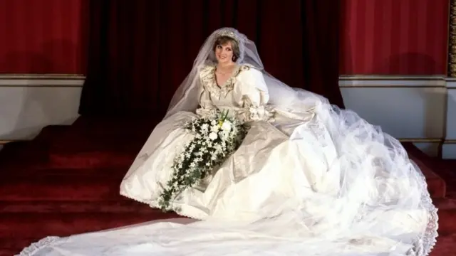 Lady Diana Spencer pada hari pernikahan dengan Pangeran Charles tahun 1981.