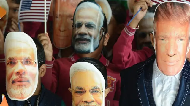 அமெரிக்க அதிபர் டிரம்ப் இந்திய வருகை: இன்னும் சில நிமிடங்களில் `நமஸ்தே டிரம்ப்` நிகழ்வு - Live