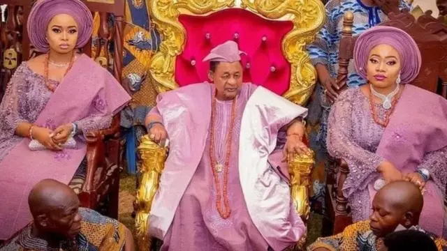 ALAAFIN OBA ADEYEMI III IYO QAAR KA MID AH XAASKIISA