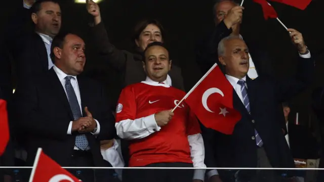 Yıldırım Demirören, Eski AB Bakanı Egemen Bağış ve Eski İstanbul Valisi Hüseyin Avni Mutlu