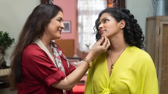 नीना गुप्ता अपनी बेटी मसाबा के साथ