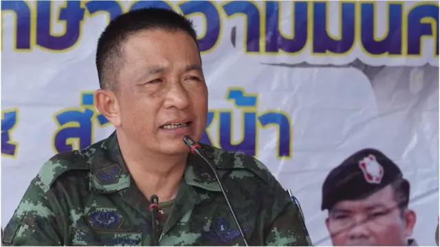 พ.อ.ปราโมทย์ พรหมอินทร์ โฆษกกองอำนวยการรักษาความรักษาความมั่นคงภายในภาค 4 ส่วนหน้า