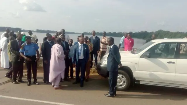 Les autorités ont déclaré avoir retrouvé les pièces d'identité de Monseigneur Jean Marie Benoit Mballa et un mot dans lequel il dit : « Je suis dans l'eau ».