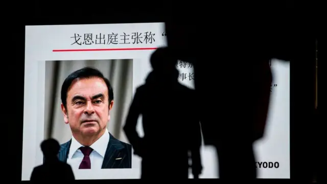 کارلوس گون دو ماه و نیم است که در زندانی در توکیو در بازداشت است