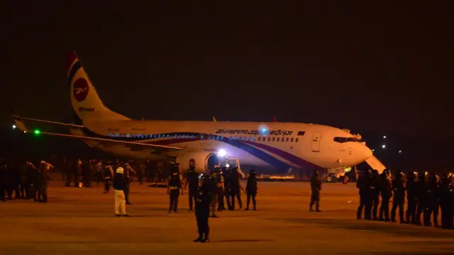 চট্টগ্রাম বিমানবন্দরের রানওয়েতে বিজি১৪৭