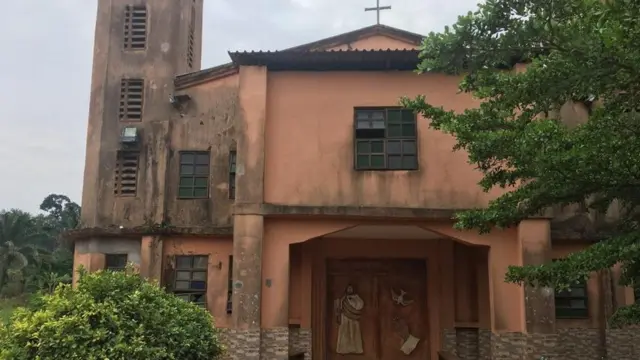 ỤỊmụnwaanyi ka na-eri uju