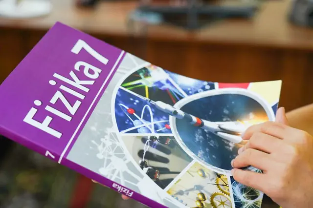 Ўзбекистон ўрта мактаблари учун 7 синф физика дарслиги