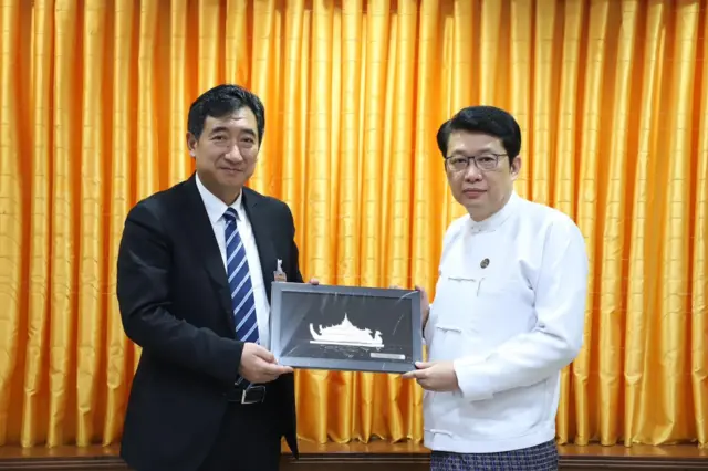 လင်ချန်းမြို့ဟာ ယူနန်ပြည်နယ်ရဲ့ အနောက်တောင်ဘက်မှာ တည်ရှိတဲ့ ဧရိယာ ၂ ဒဿမ ၄ သိန်းကီလိုမီတာ ကျယ်ဝန်းပြီး ယူနန်ပြည်နဲ့ရဲ့ ဖွံ့ဖြိုးတိုးတက်မှုအရှိဆုံး ၈ခုမြောက် မြို့ဖြစ်ပါတယ်။