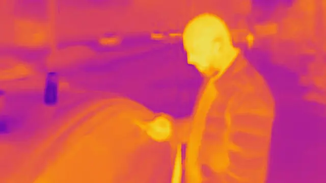 Imagem de banco de imagens de pessoa em camera infravermelha