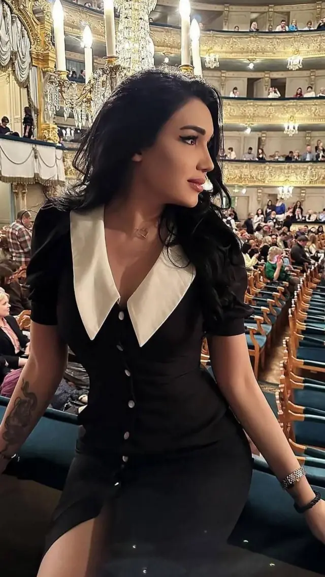 કેમિલાનું કહેવું છે કે પાસપોર્ટ ઑફિસમાં તેમની સાથે થયેલાં વર્તનથી તેમને આઘાત લાગ્યો હતો