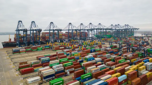 عکس آرشیوی از بندر تجاری