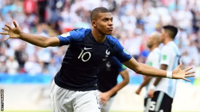 ምባፕ ክለት ሽቶታት ከመዝግብ ክኢሉ