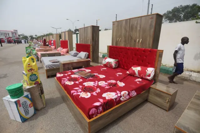 Gadon da aka raba wa matan da aka yi wa auren gata a jihar Kano, arewacin Najeriya