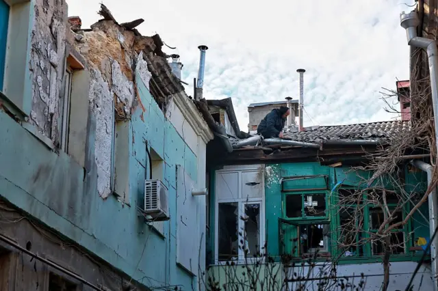 Будинок зі знищеним дахом