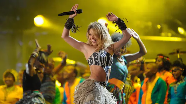 Shakira dando un concierto en el marco de la Copa Mundial de la FIFA Sudáfrica 2010.
