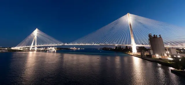 El enorme puente Gordie Howe que conecta a Michigan con Ontario.