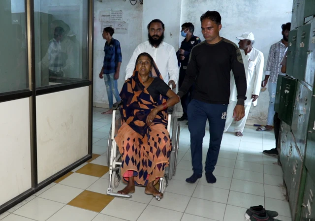 જિગરનાં માતાને પણ માર માર્યો હોવાનો ફરિયાદમાં ઉલ્લેખ છે