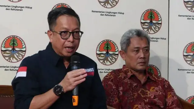 Direktur Jenderal Penegakan Hukum Lingkungan Hidup dan Kehutanan KLHK Rasio Ridho Sani (kiri) bersama Direktur Jenderal Pengendalian Pencemaran dan Kerusakan Lingkungan KLHK Sigit Reliantoro (kanan)