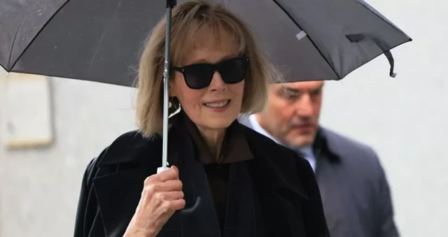 Mme Carroll, 79 ans, a accusé M. Trump de l'avoir agressée