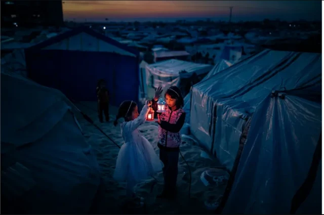 Tan iyo dabayaaqadii 2023, waxaa Qaza ka socday barakac ballaaran oo Falastiiniyiin ah.
