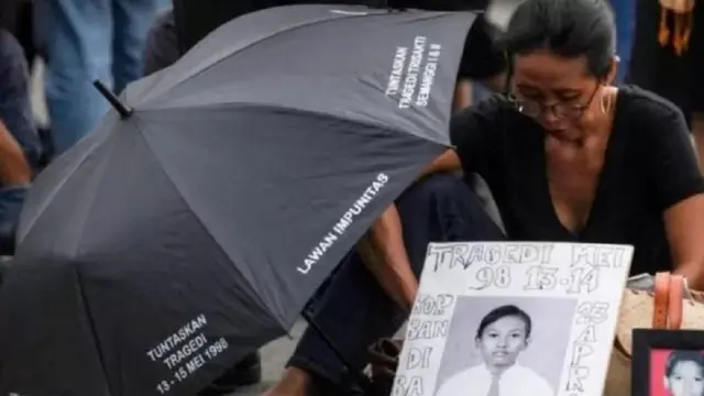 Tim Penyelesaian Nonyudisial Pelanggaran HAM berat masa lalu berkata penyelesaian non-yudisial pelanggaran HAM berat masa lalu sebetulnya ditujukan untuk menjawab kebutuhan para korban di tengah kebuntuan hukum dan politik. 