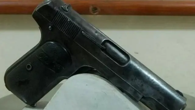 آزاد کا پستول