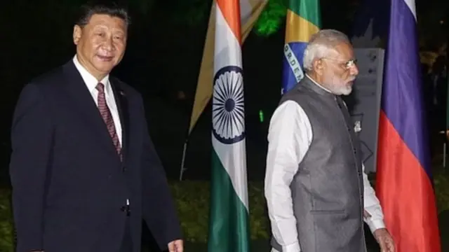 नरेंद्र मोदी शी जिनपिंग के साथ