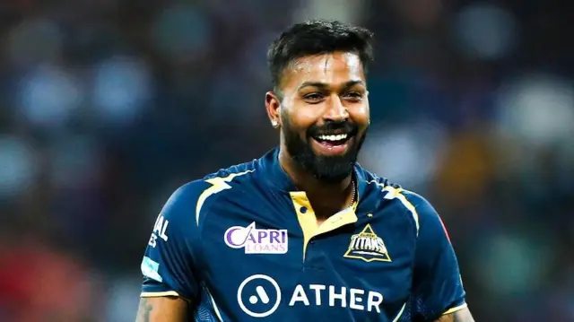 මුම්බායි ඉන්දියන්ස් කණ්ඩායමේ නායකත්වය දැරූ රෝහිත් ෂර්මා ඉවත් කොට ඒ වෙනුවට හර්දික් පාන්ඩ්යා පත්