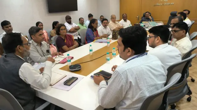 केंद्र शासनाचा अंतिम निर्णय प्राप्त होईपर्यंत सध्या सुरू असलेली कार्यपद्धती कायम ठेवण्याचे निर्देशही यावेळी देण्यात आले.