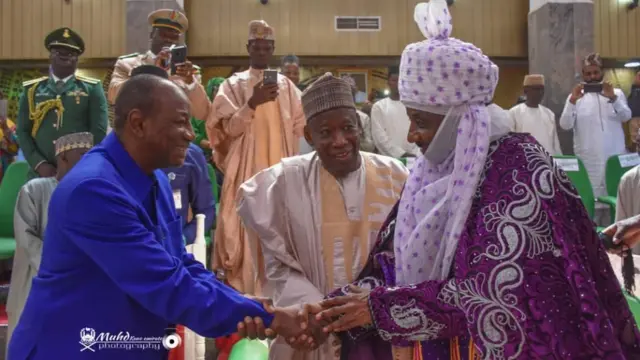 Guinea Alpha Conde (a hagu) yana gaisawa da Sarkin Kano