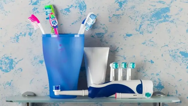 பல் தேய்த்தல்