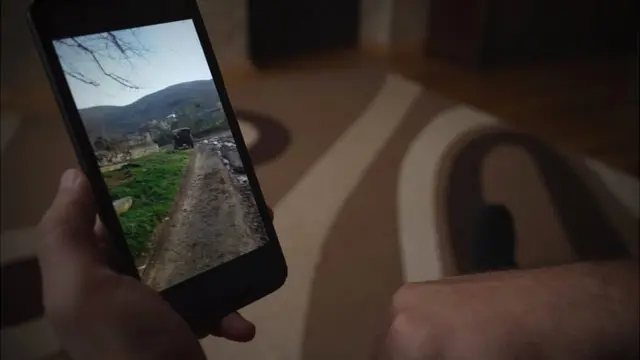 Мансур Шукуров показывает место, где он был ранен