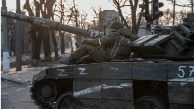 আযভস্টাল ইস্পাত কারখানার দিকে অগ্রসর হচ্ছে রাশিয়ান বাহিনী।