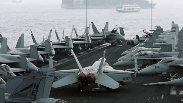 El USS Abraham Lincoln tiene más aviones caza que los ejércitos de muchos países.