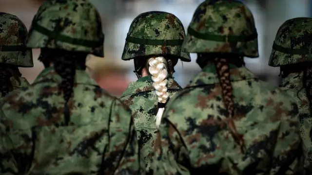 Срспки војници на француском гробљу у Београду у новембру 2015. године