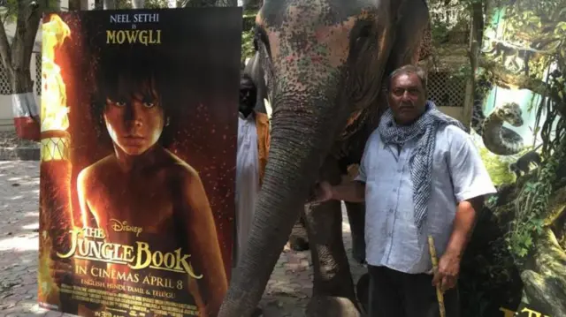 મુંબઈમાં પ્રાણીઓનું ગુરુકળ શરૂ કરનાર અયૂબ ખાન, તેમના પુત્ર જાવેદ ખાન હવે આ ગુરુકુળ ચલાવે છે. 