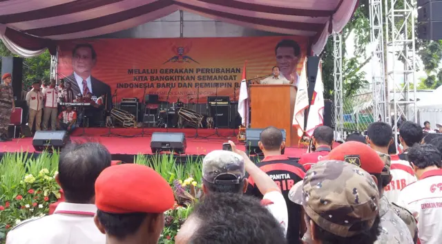 Prabowo Subianto meresmikan kantor DPP GRIB (Gerakan Rakyat Indonesia Baru) di Jl Sakti Raya IV No 8, Kemanggisan, Palmerah, Jakarta Barat, Mei 2012.