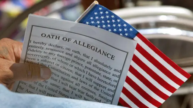 1950 ਅਤੇ 1952 ਦੇ ਕਾਨੂੰਨਾਂ ਨੇ ਕਸਮ ਵਿੱਚ ਹਥਿਆਰ ਚੁੱਕਣ ਜਾਂ ਸਿਵਲ ਸੇਵਾ ਕਰਨ ਸਬੰਧੀ ਨਵੇਂ ਹਿੱਸੇ ਸ਼ਾਮਲ ਕੀਤੇ।