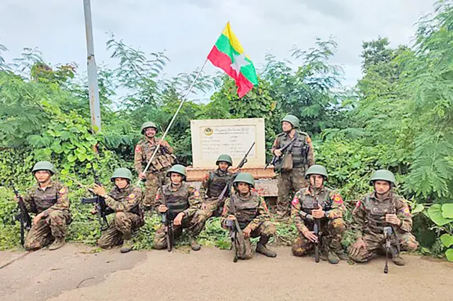 စစ်ကောင်စီတပ်ဖွဲ့ဝင်တွေ