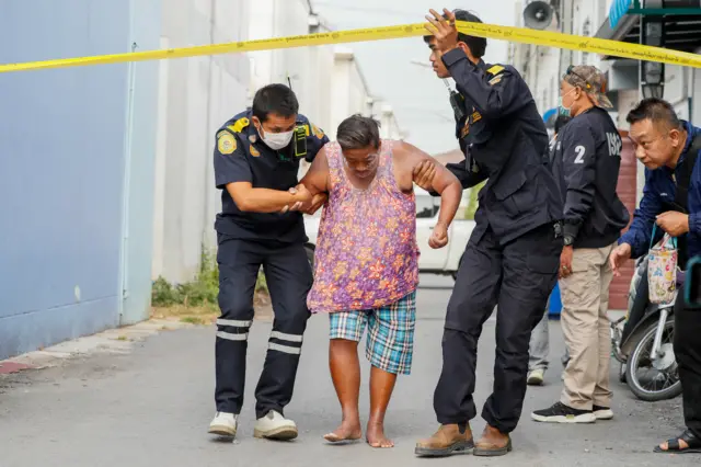 อพยพประชาชนออกจากพื้นที่