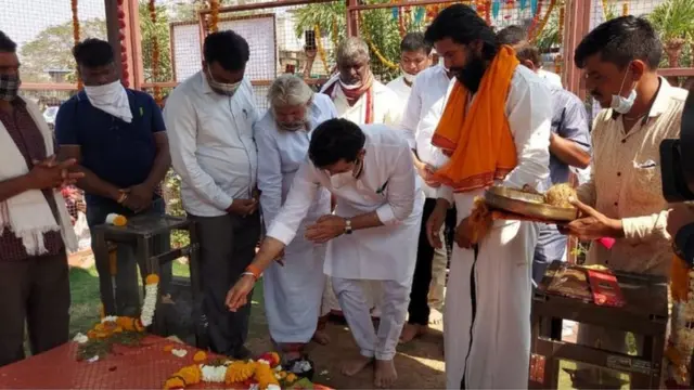 पूजा चव्हाण संजय राठोड प्रकरण : आमच्या बायकांचं आम्ही बघून घेऊ' ही वृत्ती कुठून येते?