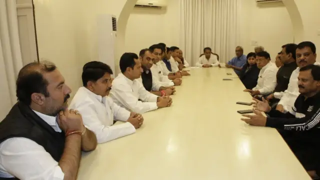 विधायक दल की बैठक की तस्वीर