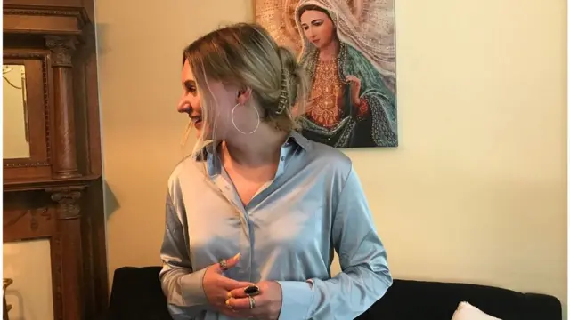 تقول آنا لوليس الناشطة المناهضة للإجهاض إن بايدن "يعيش في خطيئة مميتة"ولا يجب أن يحصل على المناولة