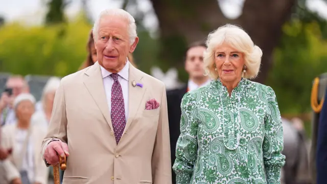 III. Károly király, a Királyi Kertészeti Társaság (RHS) patrónusa, valamint Kamilla királyné megérkezik az RHS Sandringham Virágkiállítására, amelyet idén első alkalommal rendeznek meg a norfolki Sandringham-birtokon.