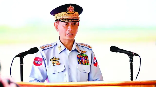 ကာကွယ်ရေးဦးစီးချုပ်(လေ) ဗိုလ်ချုပ်ကြီးထွန်းအောင်