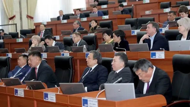 Парламентте Бишкек ЖЭБде болгон техникалык кырсык боюнча өкмөт 31-январда түшүндүрмө берген